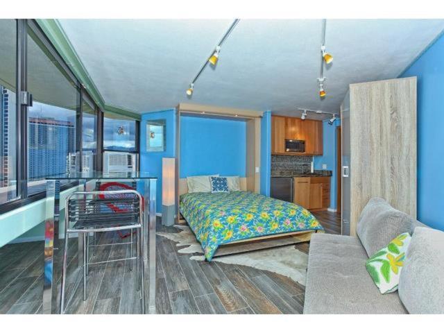 Spacious Studio W/ Parking, Beach/Mall/Park Honolulu Exterior photo
